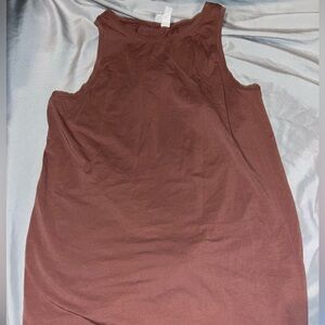 Brand: Lululemon
Size 8
Color maroon
